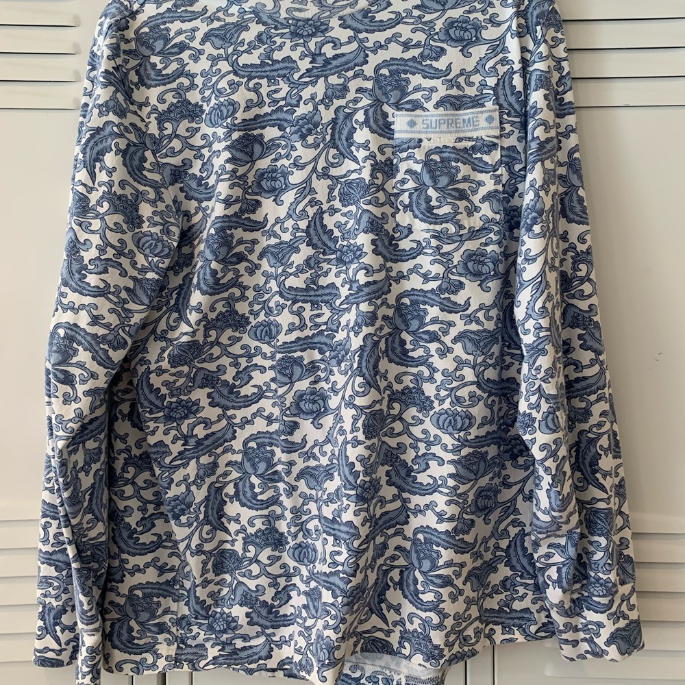 Authentic Supreme sweatshirt